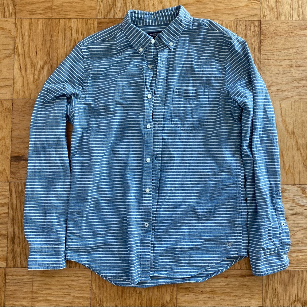 Blue and white American Eagle Outfitters Athletic Fit Button-Down Shirt – Size M